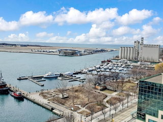 LPH01 - 410 Queens Quay W