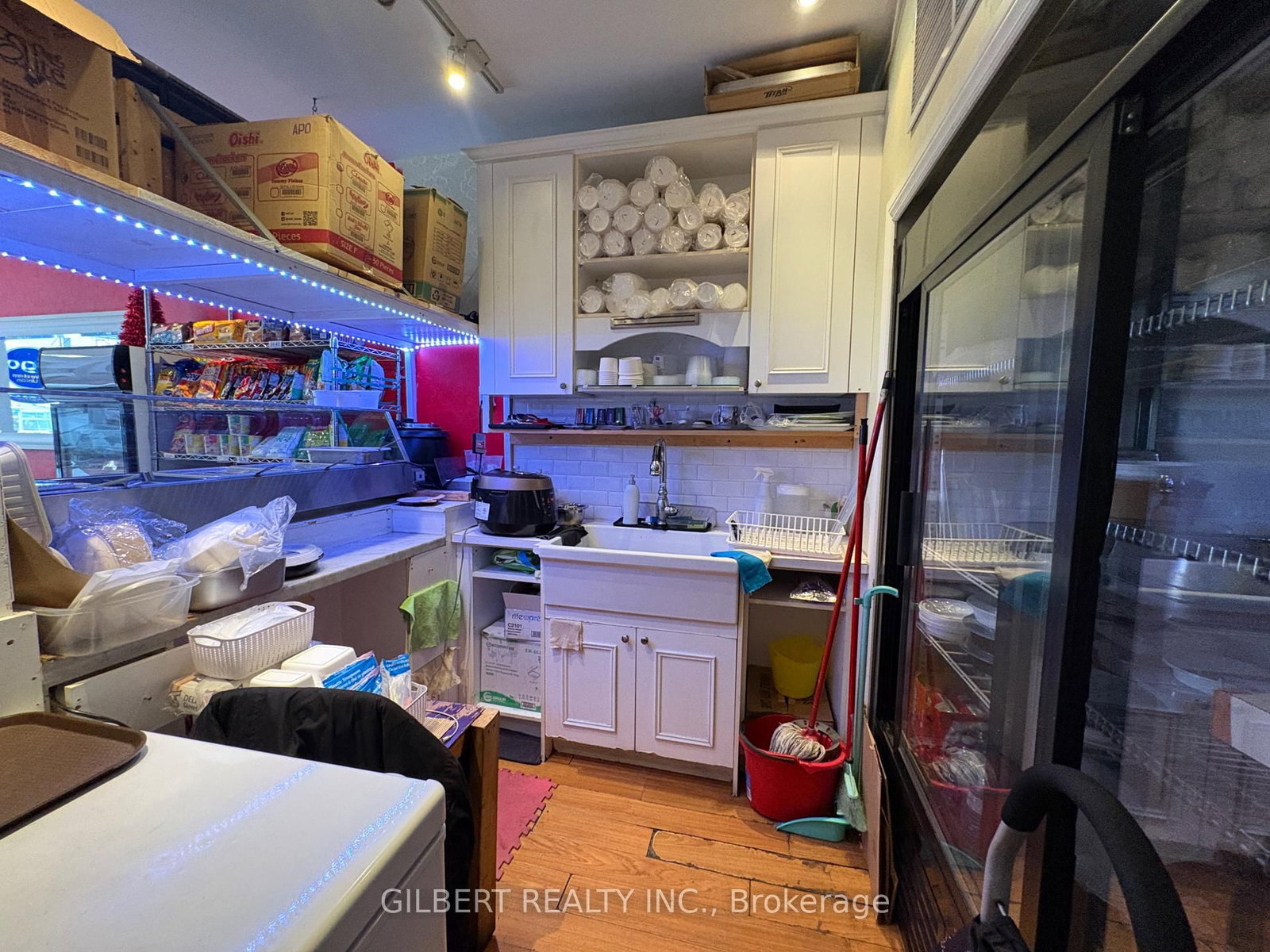 883 eglinton Avenue W - Photo 5