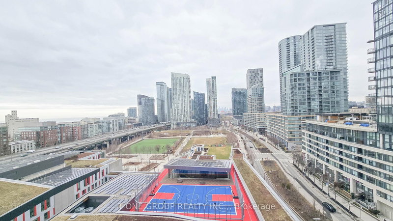 home for lease on 1702-15 Fort York Boulevard