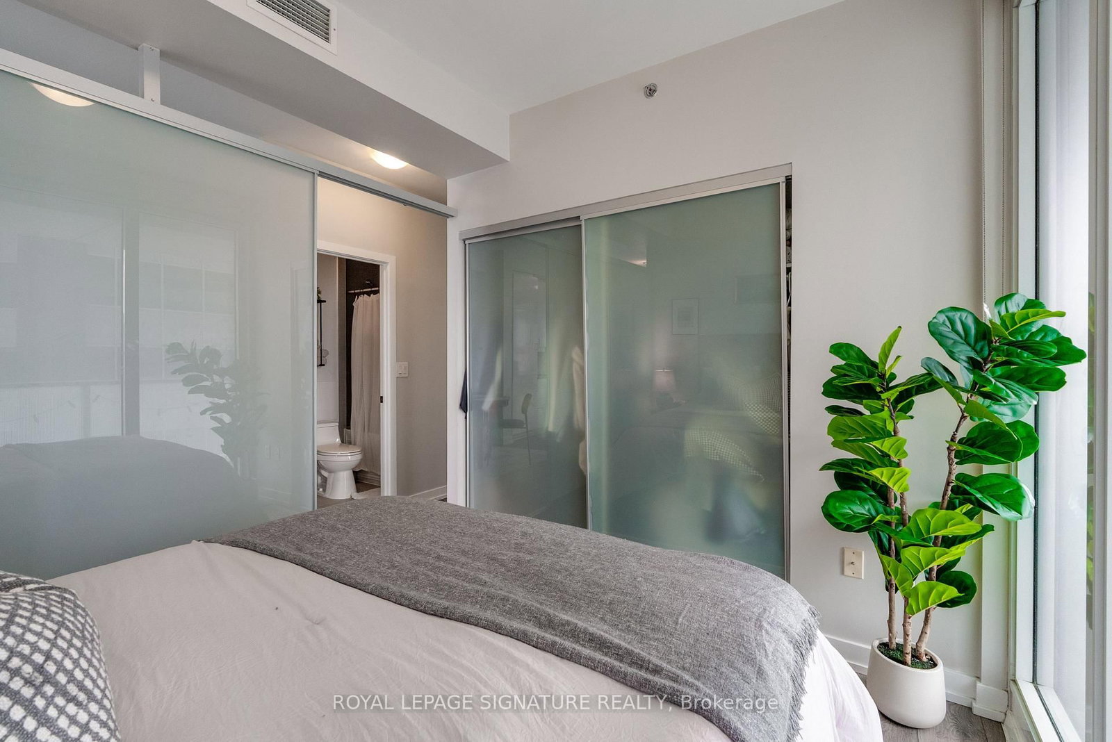 Condo for sale at 2503-426 University Avenue, Toronto, Ontario, M5G 1S9 - University - MLS: C12928816