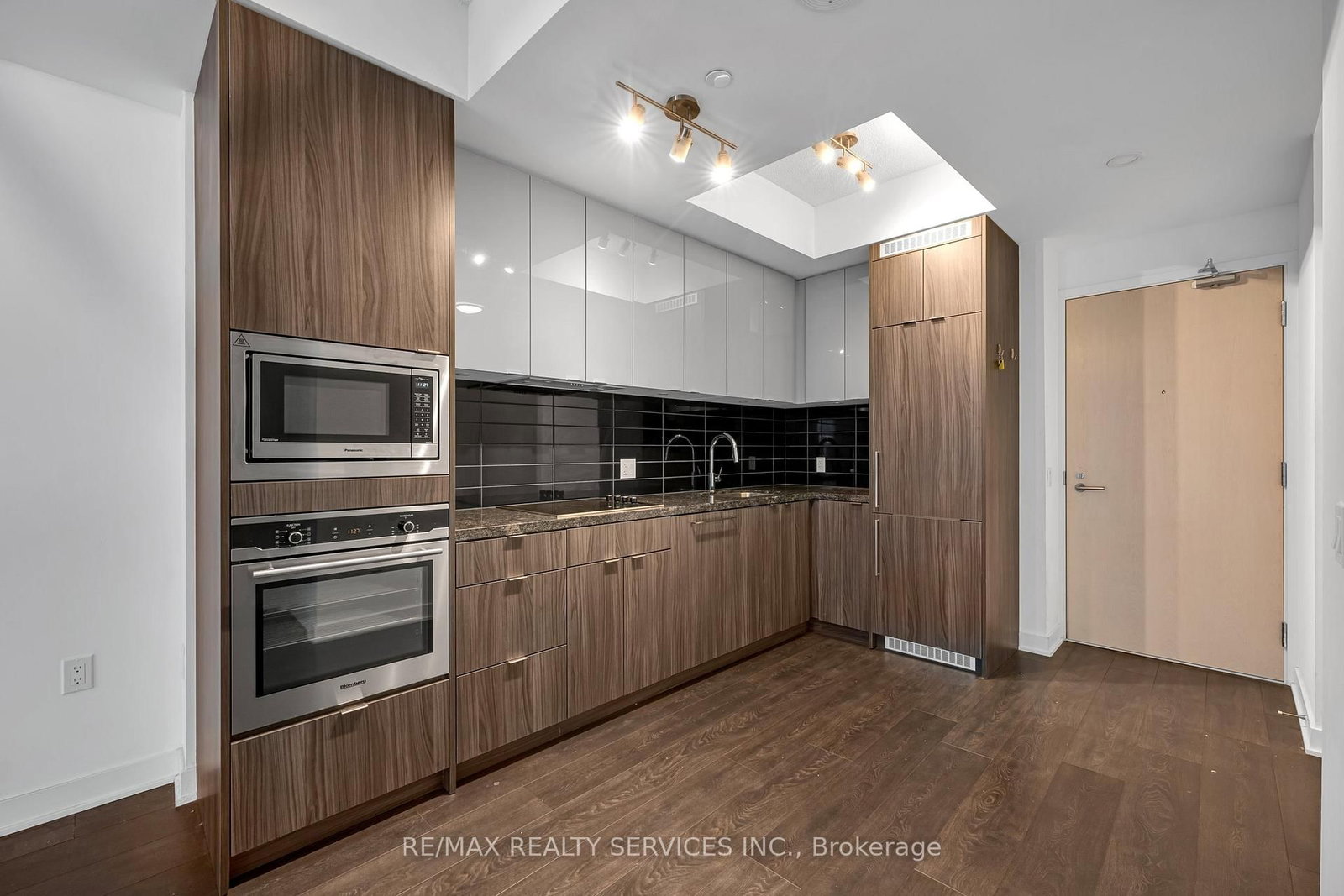 Condo for sale at 915-115 Blue Jays Way, Toronto, Ontario, M5V 0N4 - Waterfront Communities C1 - MLS: C12929442