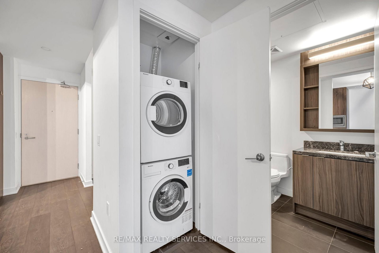 Condo for sale at 915-115 Blue Jays Way, Toronto, Ontario, M5V 0N4 - Waterfront Communities C1 - MLS: C12929442