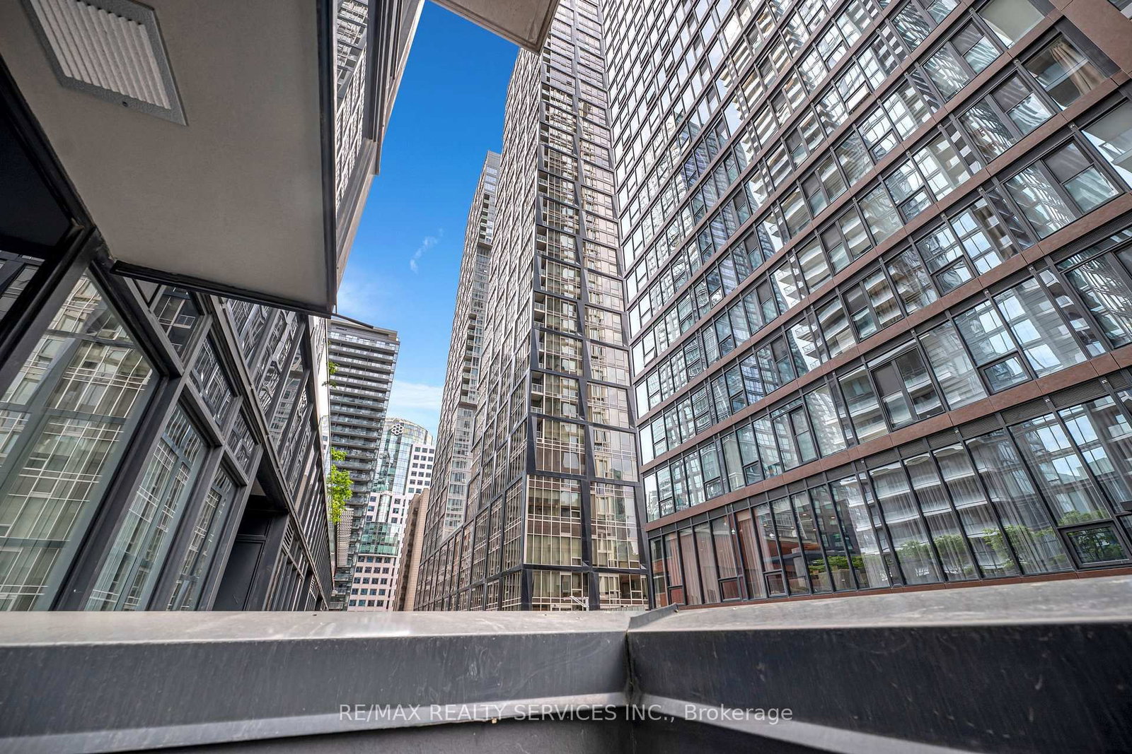 Condo for sale at 915-115 Blue Jays Way, Toronto, Ontario, M5V 0N4 - Waterfront Communities C1 - MLS: C12929442