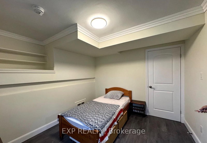 Lower - 18 Greenland Rd, Toronto, M3C 1N1 | Image 3