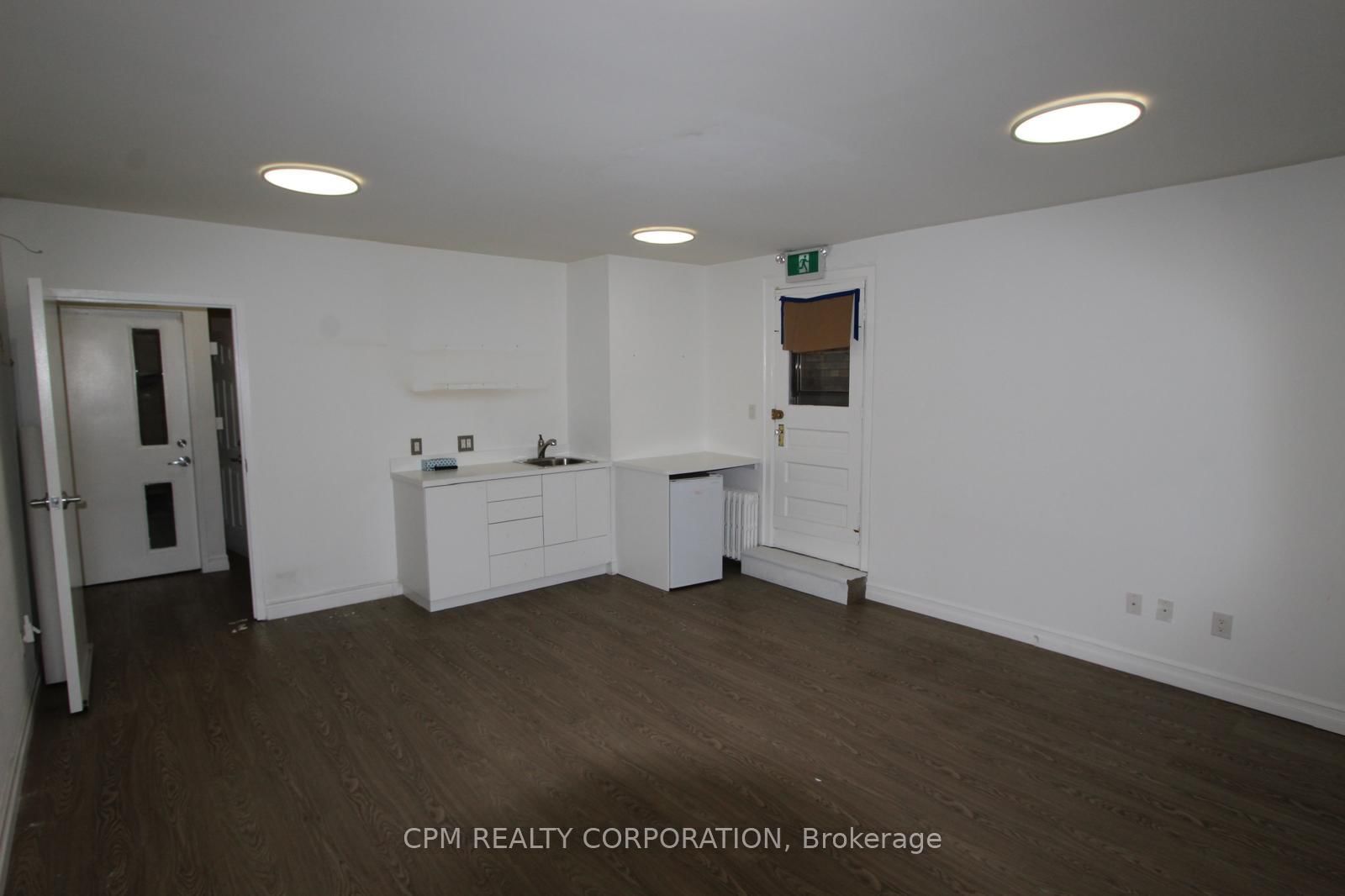 426 Eglinton Avenue W, Unit 2nd