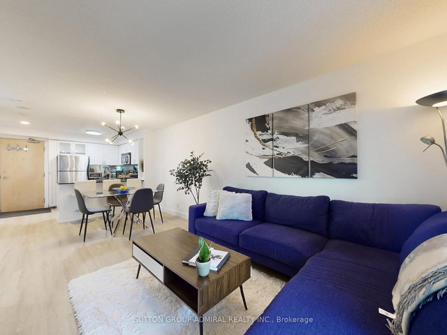 1005 - 212 Eglinton Avenue E