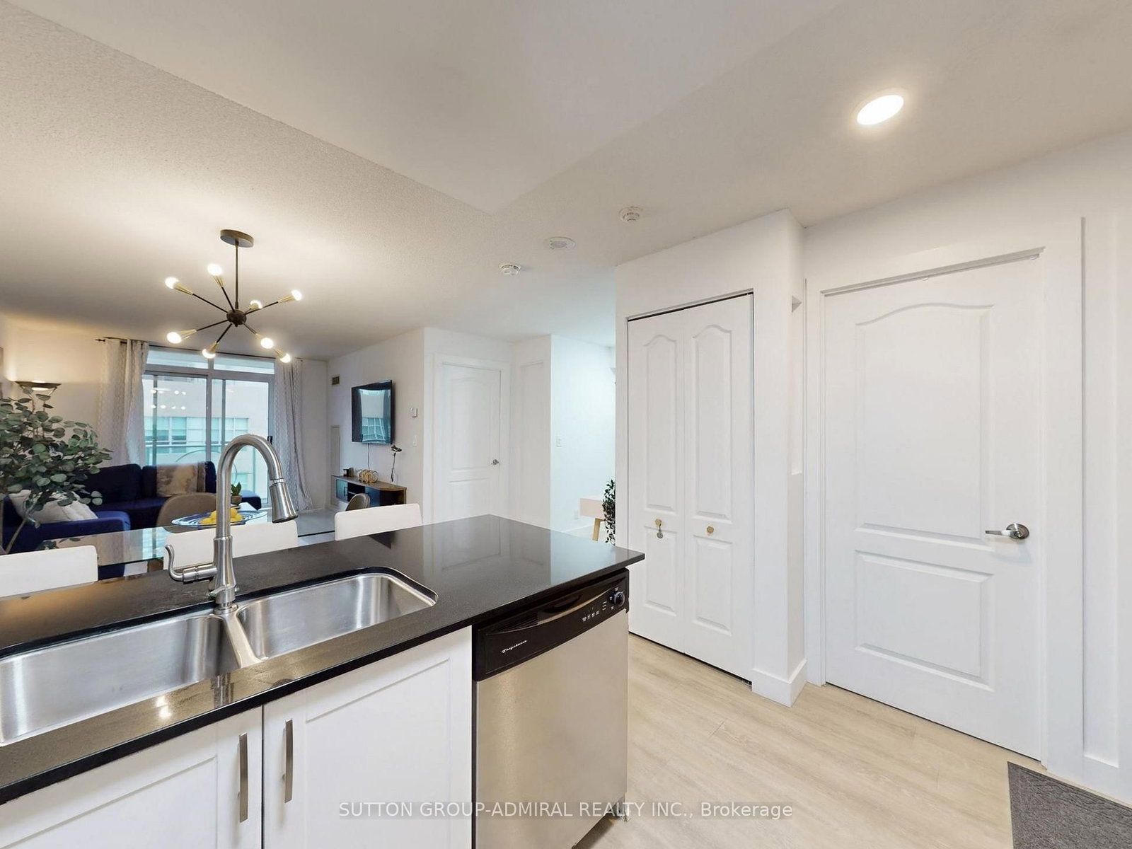 Condo for sale at 1005-212 Eglinton Avenue, Toronto, Ontario, M4P 1K2 - Mount Pleasant East - MLS: C12931064