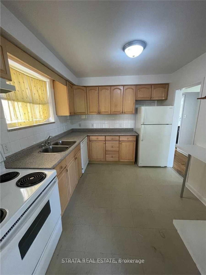 Main - 513 Arlington Ave, Toronto, M6C 3A6 | Image 2