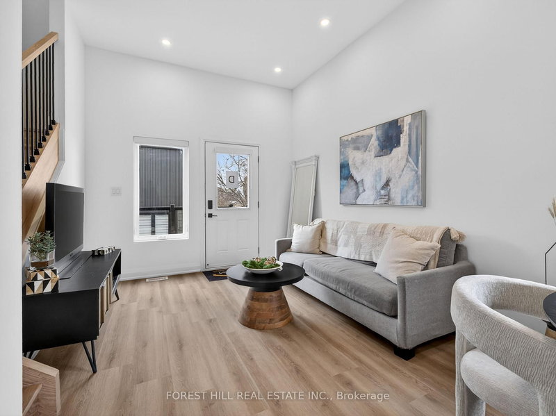 D - 4 Southwell Dr, Toronto, M3B 2N7 | Image 3