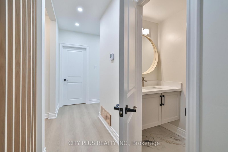 23 Reiber Cres, Toronto, M2H 1C3 | Image 2