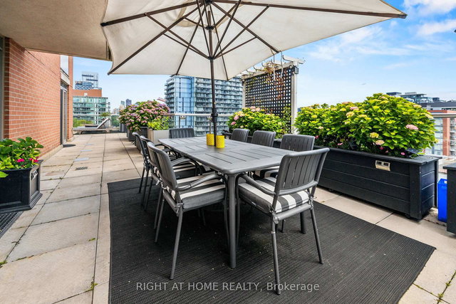 1402 - 168 King Street E