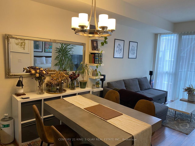 323 - 560 Front Street W