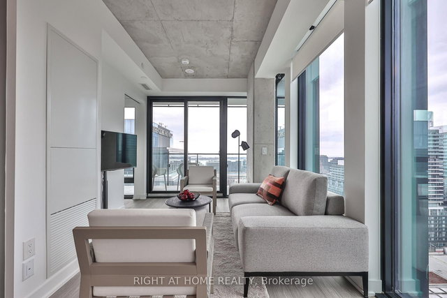 2404 - 284 King Street E