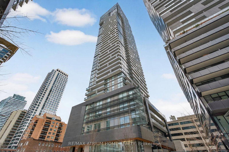 home for lease on 1804-39 Roehampton Avenue