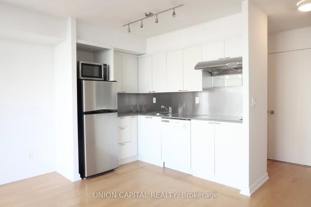 731 - 111 Elizabeth Street