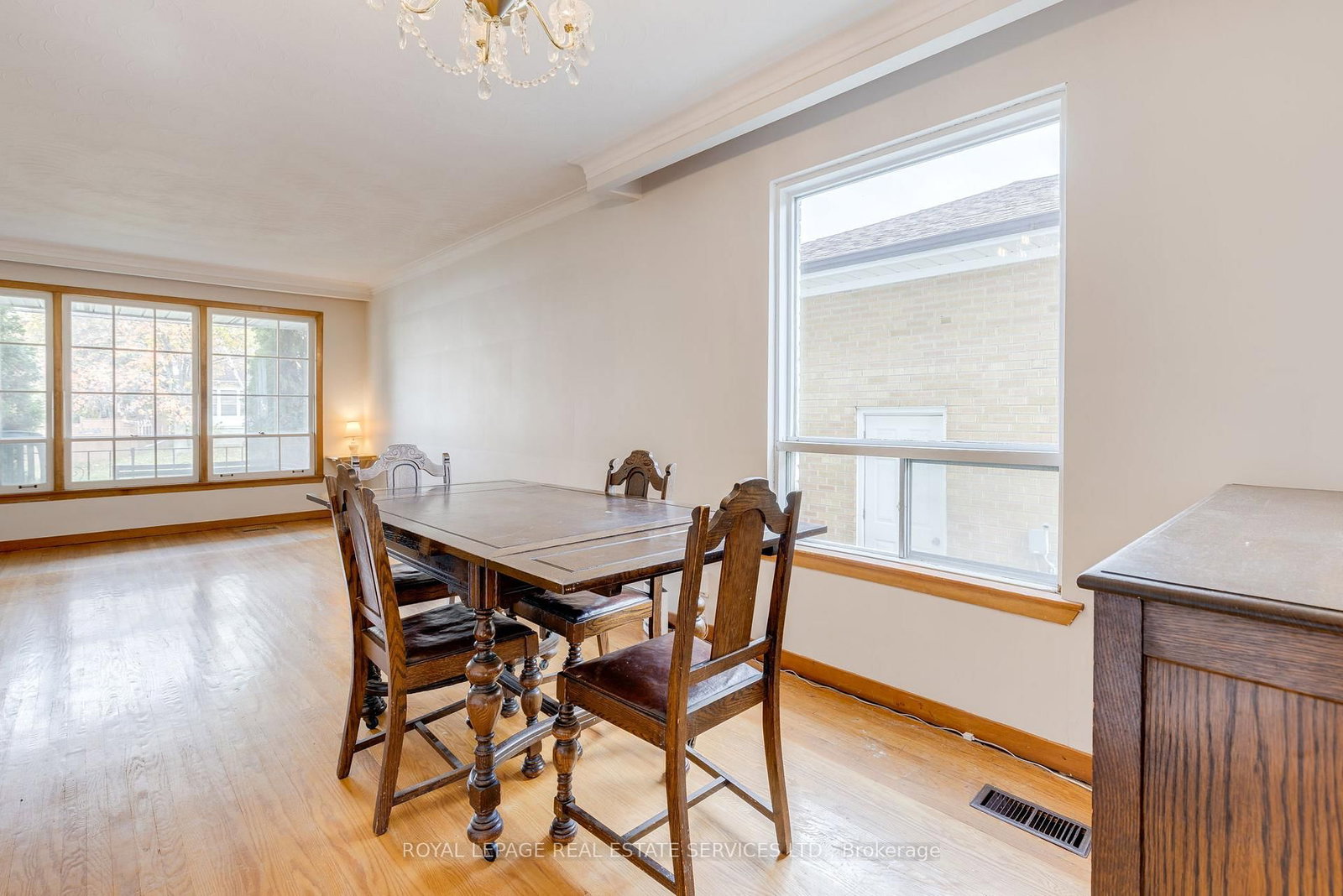 29 Doverwood Court • Toronto, ON photo 9