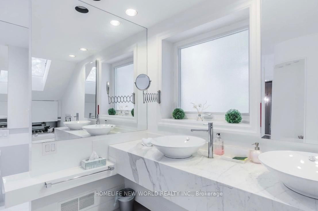 12 Florence Avenue • Toronto, ON photo 6