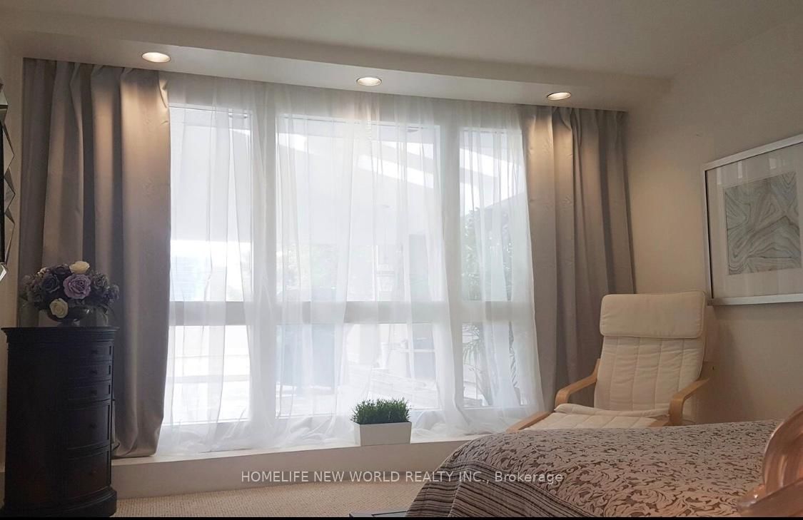 12 Florence Avenue • Toronto, ON photo 8