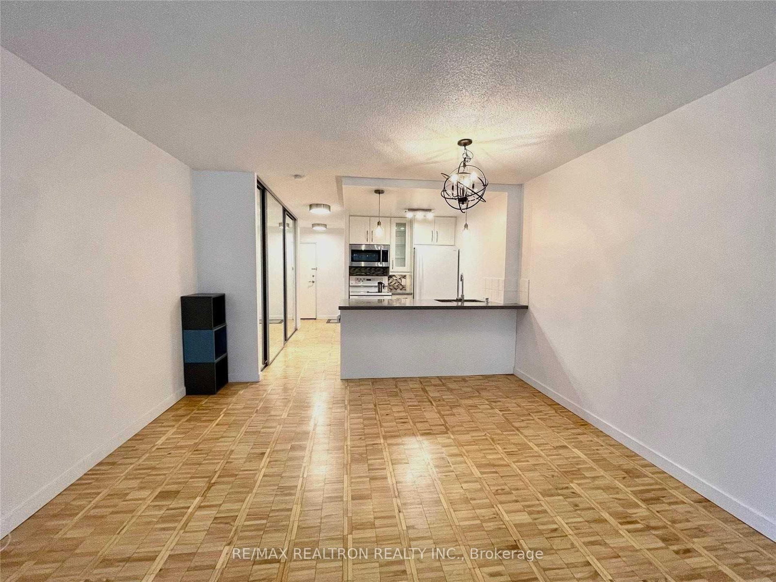 22 Shallmar Boulevard, Unit 206 - Photo 3