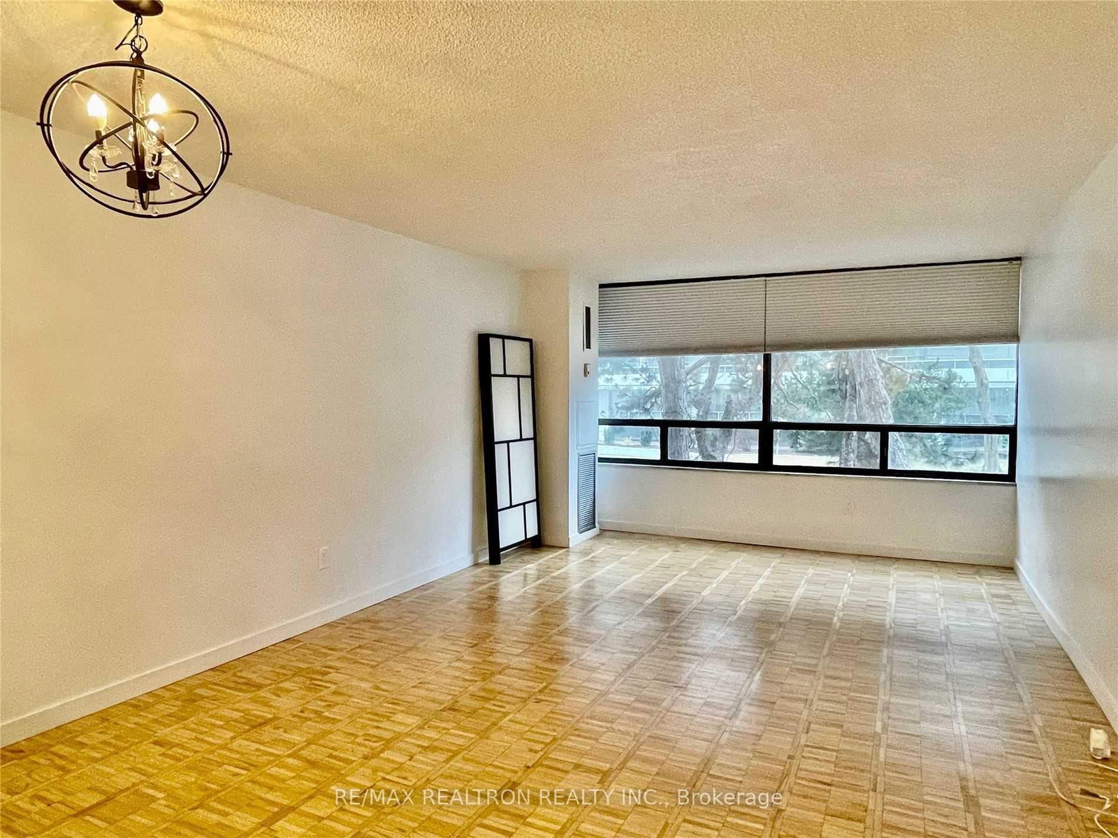 22 Shallmar Boulevard, Unit 206 - Photo 4