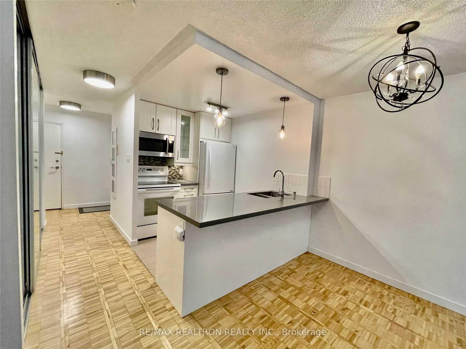 22 Shallmar Boulevard, Unit 206 - Photo 7