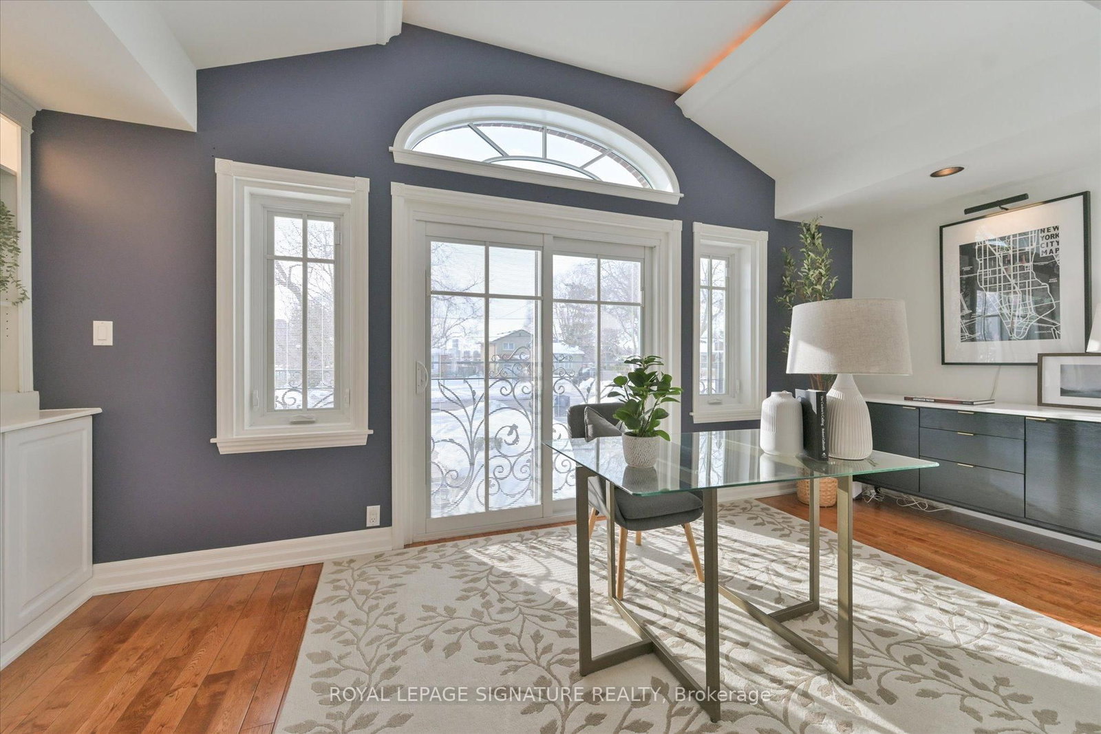 Listing Image 12