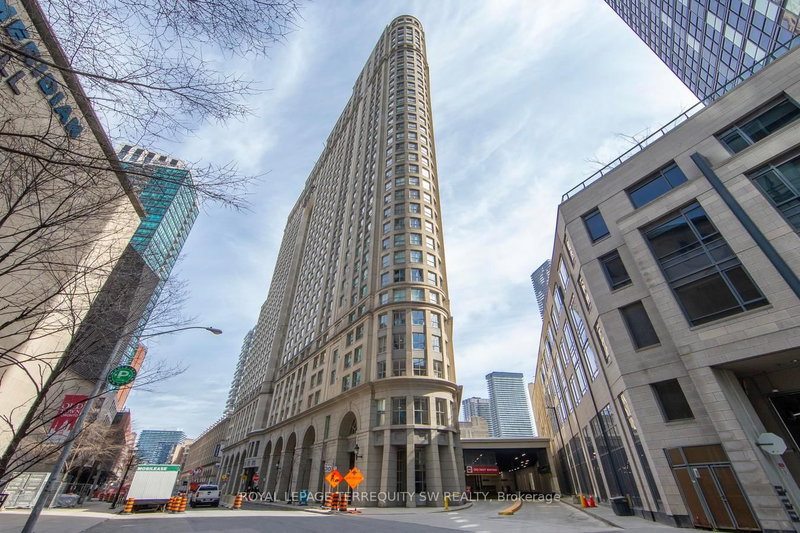 home for lease on 2102-25 The Esplanade null