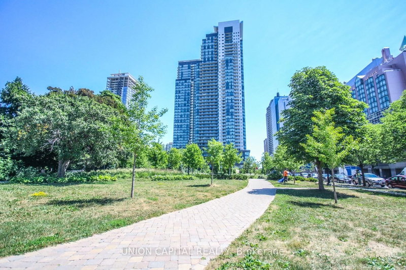 home for lease on 1802-5168 Yonge Street