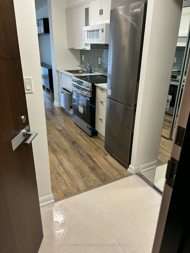 332 - 111 Elizabeth Street