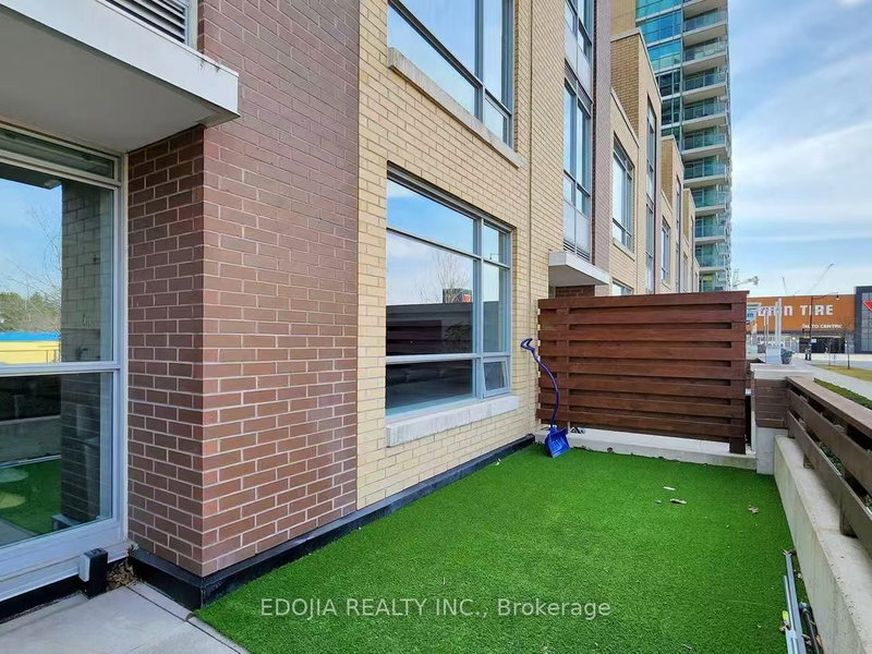 TH6 - 25 Singer Crt, Toronto, M2K 0B3 | Image 2