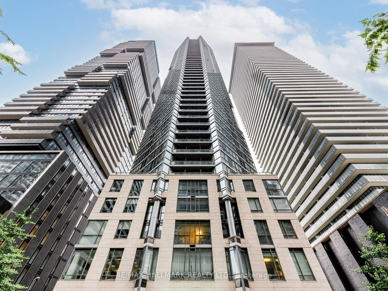 home for lease on 2012-45 Charles Street E