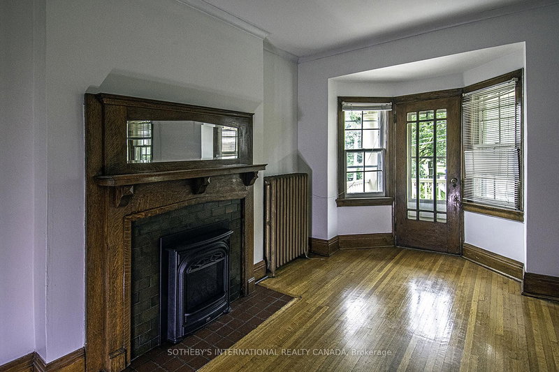 Upper - 19 Melgund Rd, Toronto, M5R 1Z9 | Image 2