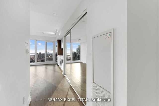 4803 - 55 Mercer Street