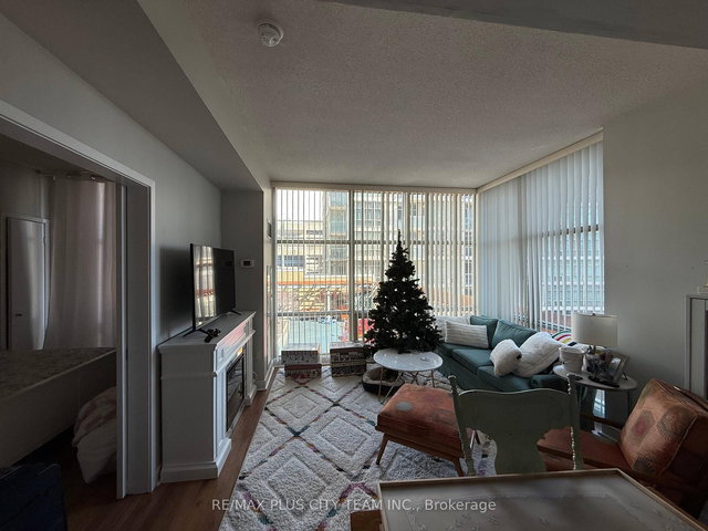 516 - 9 Spadina Avenue