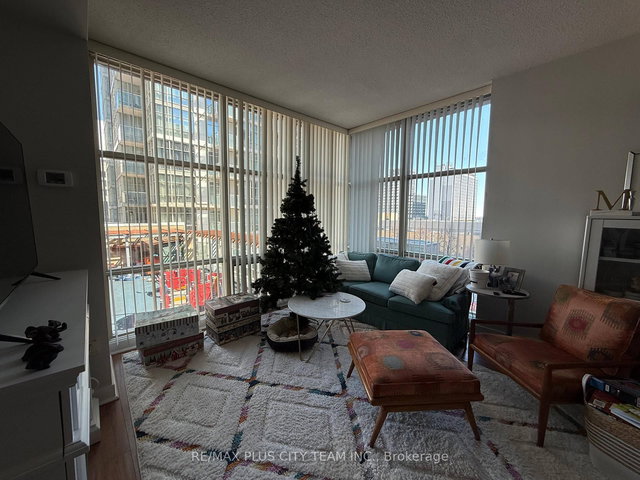 516 - 9 Spadina Avenue