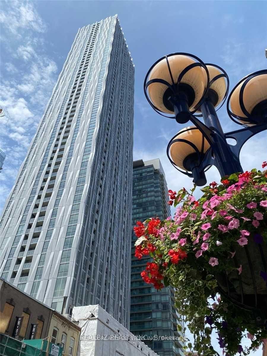 1 Yorkville Avenue, Unit 2204