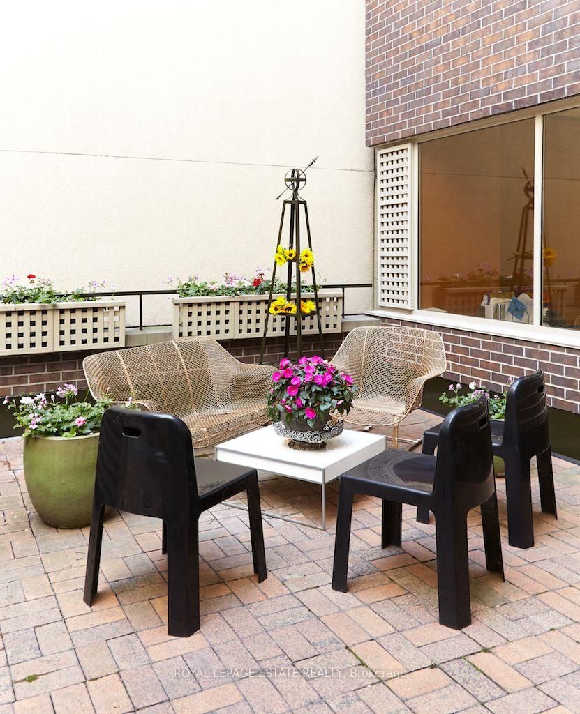 124 Merton Street, Unit 203 - Photo 25