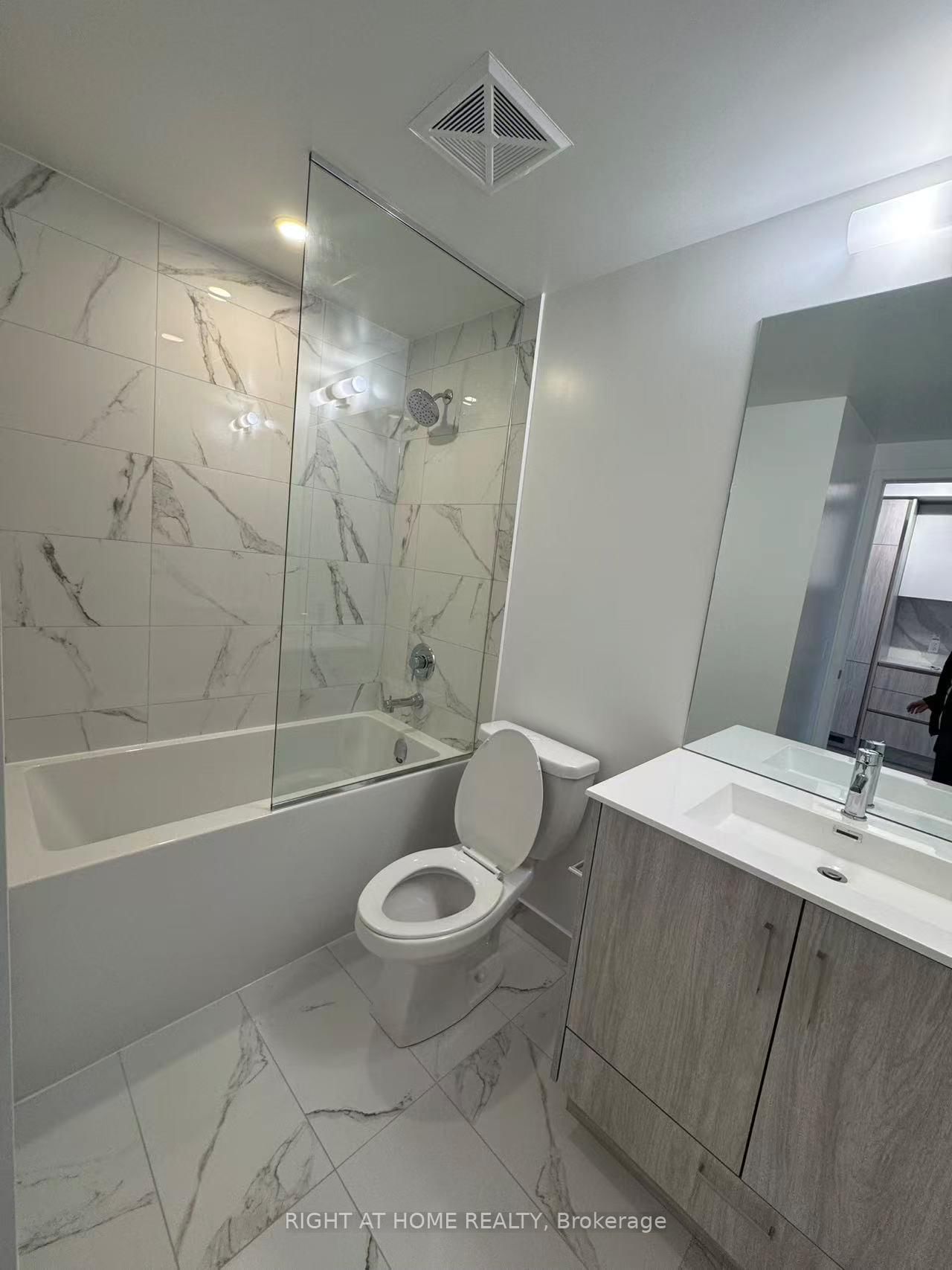 180 Front Street E, Unit 3601 - Photo 8