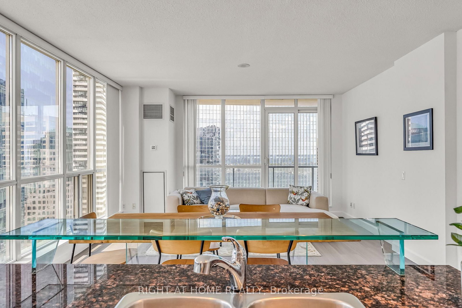 Condo for sale at 3202-8 York Street, Toronto, Ontario, M5J 2Y2 - Waterfront Communities C1 - MLS: C12937694