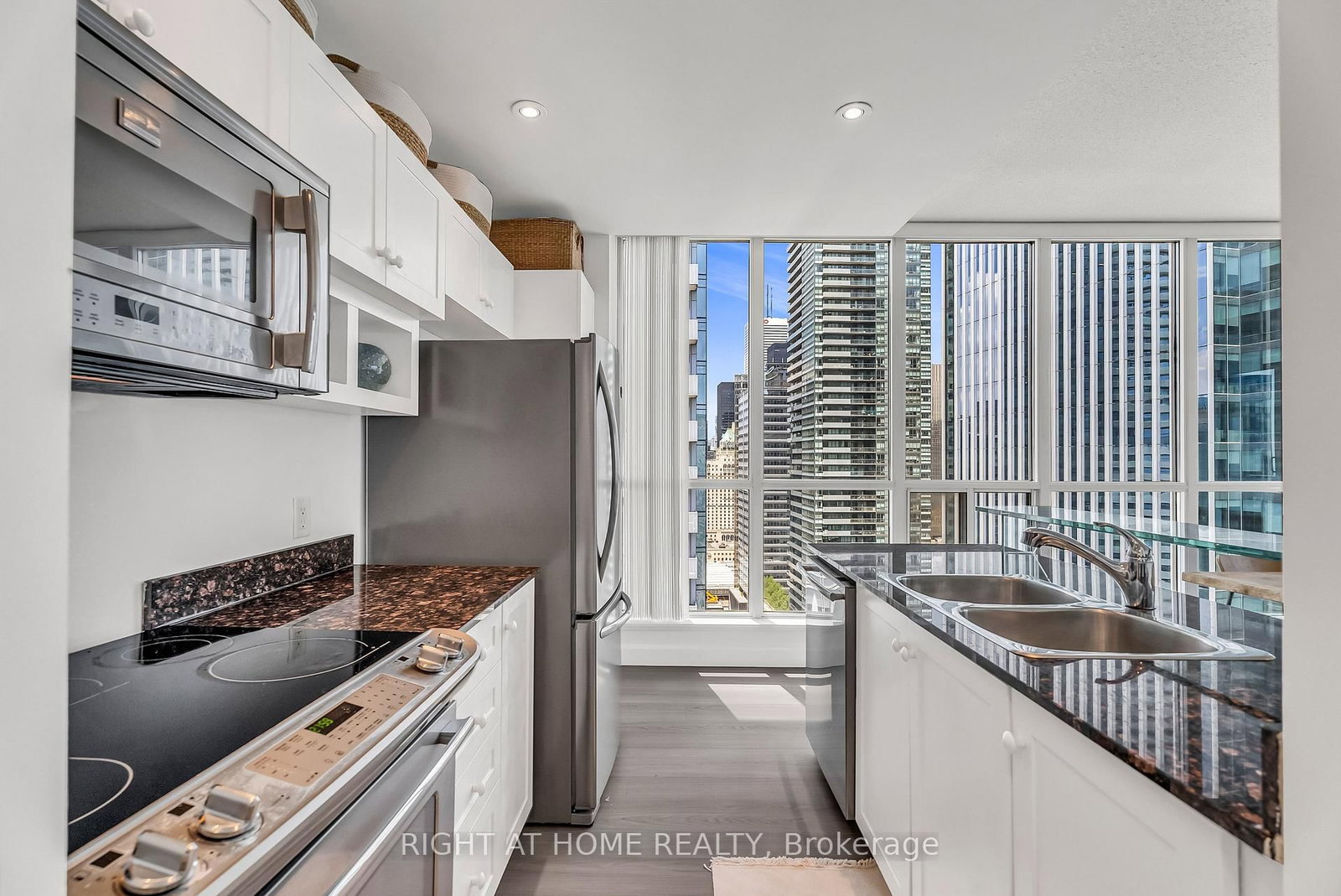 Condo for sale at 3202-8 York Street, Toronto, Ontario, M5J 2Y2 - Waterfront Communities C1 - MLS: C12937694