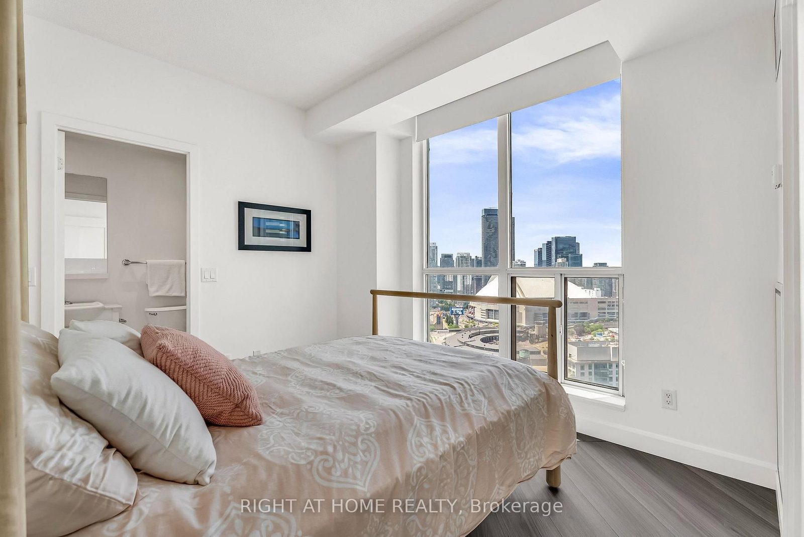 Condo for sale at 3202-8 York Street, Toronto, Ontario, M5J 2Y2 - Waterfront Communities C1 - MLS: C12937694