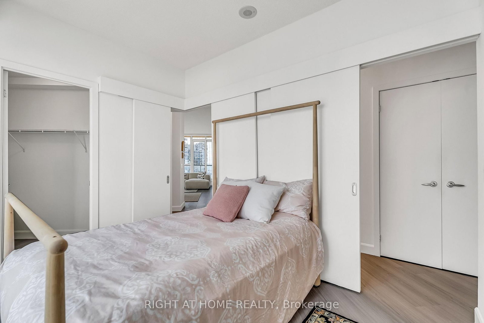 Condo for sale at 3202-8 York Street, Toronto, Ontario, M5J 2Y2 - Waterfront Communities C1 - MLS: C12937694