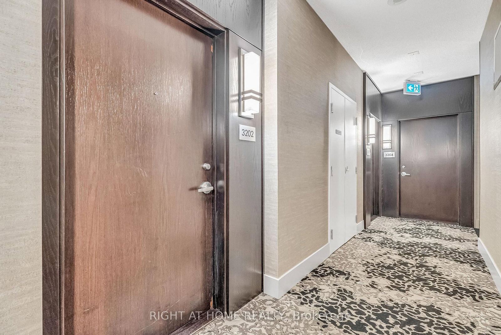 Condo for sale at 3202-8 York Street, Toronto, Ontario, M5J 2Y2 - Waterfront Communities C1 - MLS: C12937694