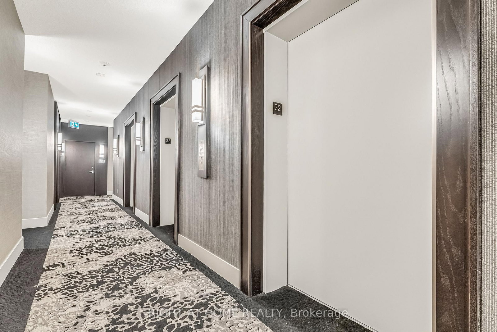 Condo for sale at 3202-8 York Street, Toronto, Ontario, M5J 2Y2 - Waterfront Communities C1 - MLS: C12937694