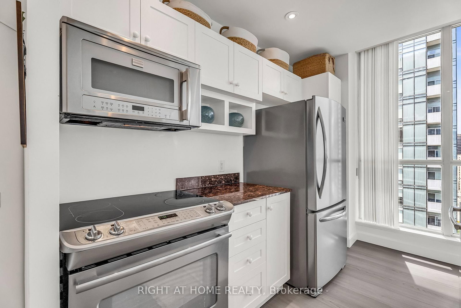 Condo for sale at 3202-8 York Street, Toronto, Ontario, M5J 2Y2 - Waterfront Communities C1 - MLS: C12937694