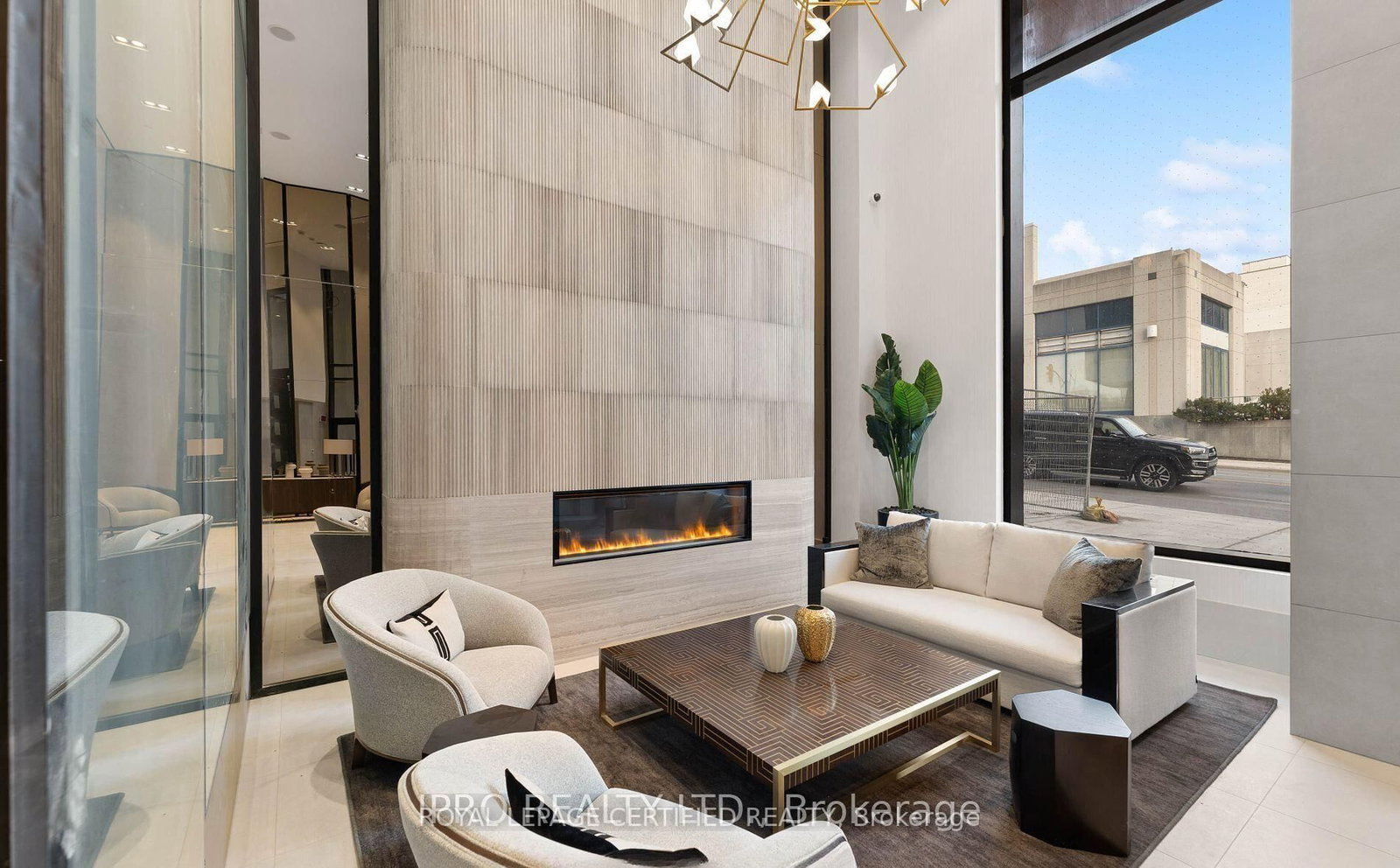 2020 Bathurst Street, Unit 919 - Photo 2