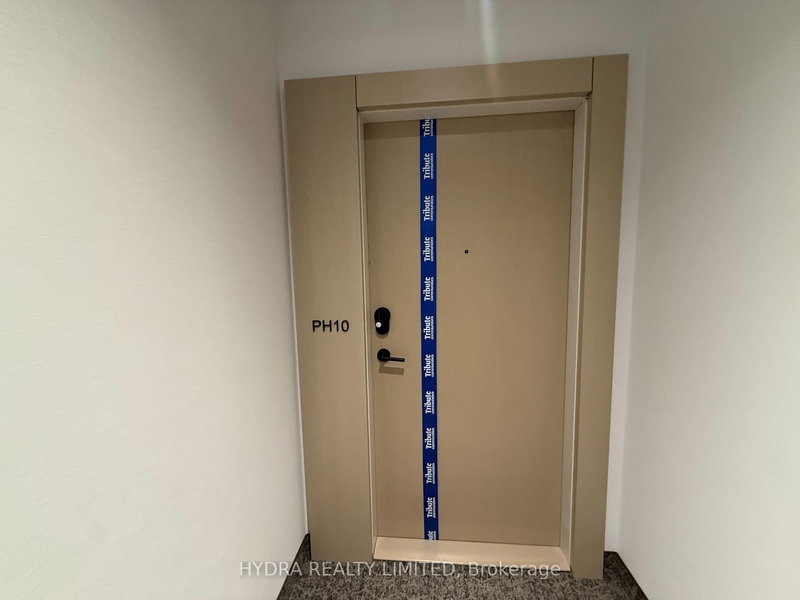 home for lease on PH10-280 Dundas Street W