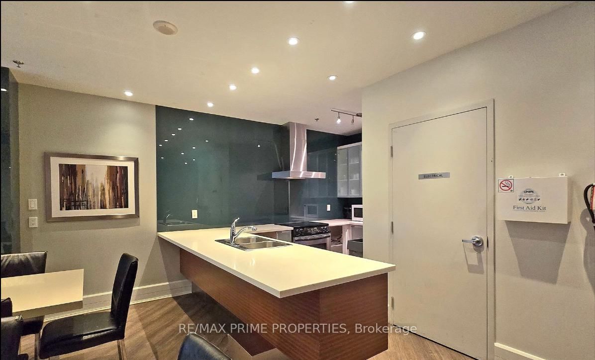Condo for sale at 1823-111 Elizabeth Street, Toronto, Ontario, M5G 1P7 - Bay Street Corridor - MLS: C12938778