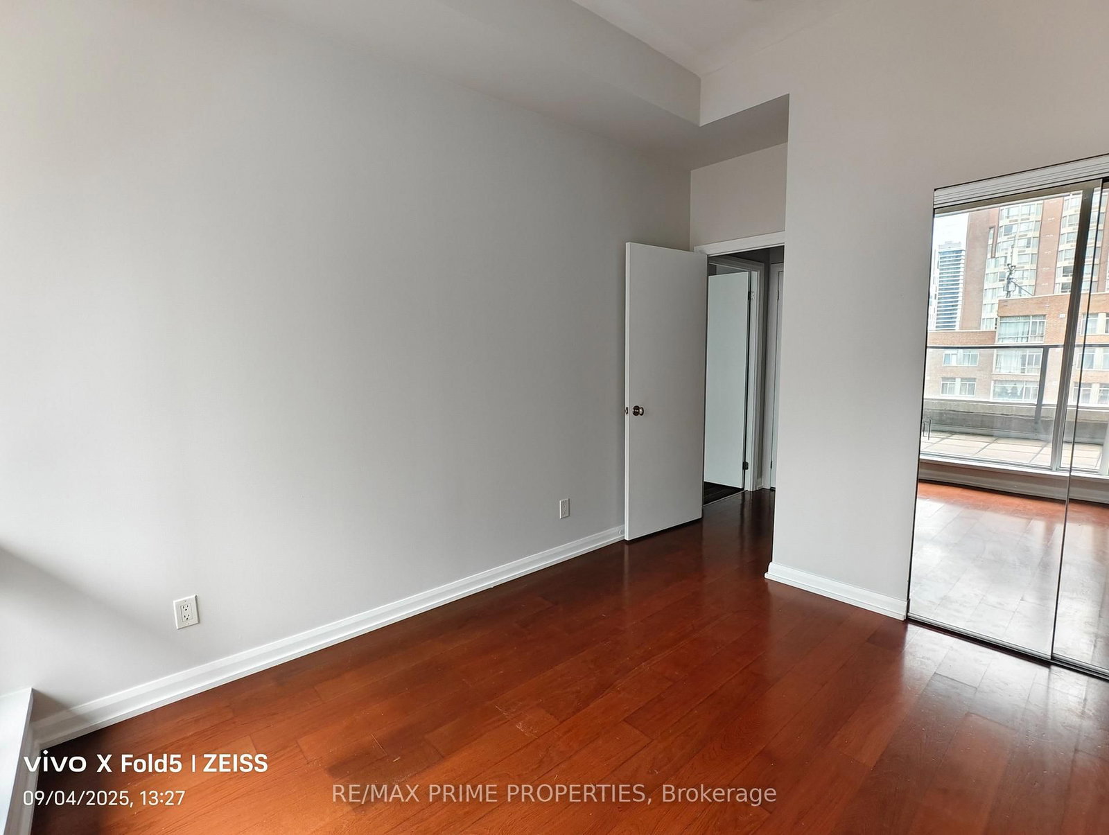 Condo for sale at 1823-111 Elizabeth Street, Toronto, Ontario, M5G 1P7 - Bay Street Corridor - MLS: C12938778