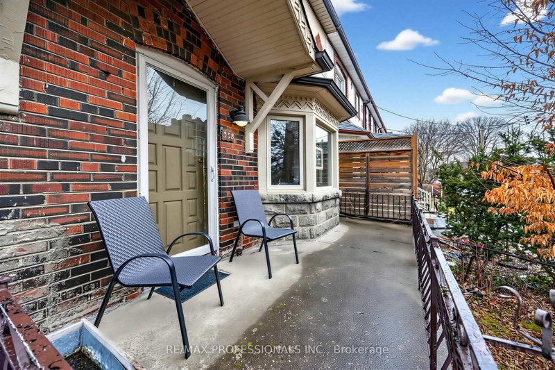 358 Roxton Rd, Toronto, M6G 3R2 | Image 2